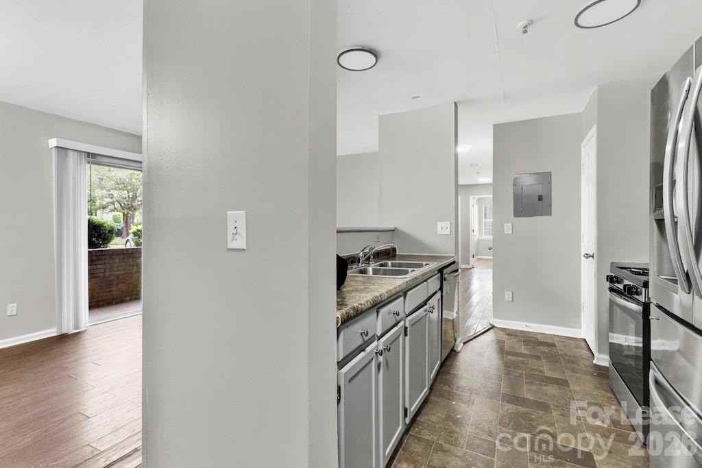 1638 Arlyn Cir #A - Photo 2 of 14