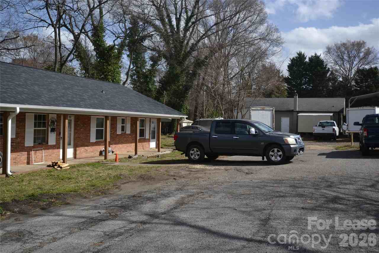 110 N Peterson St - Photo 2 of 14