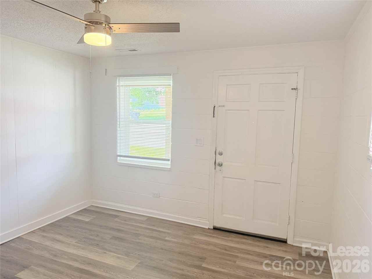 110 N Peterson St - Photo 3 of 14