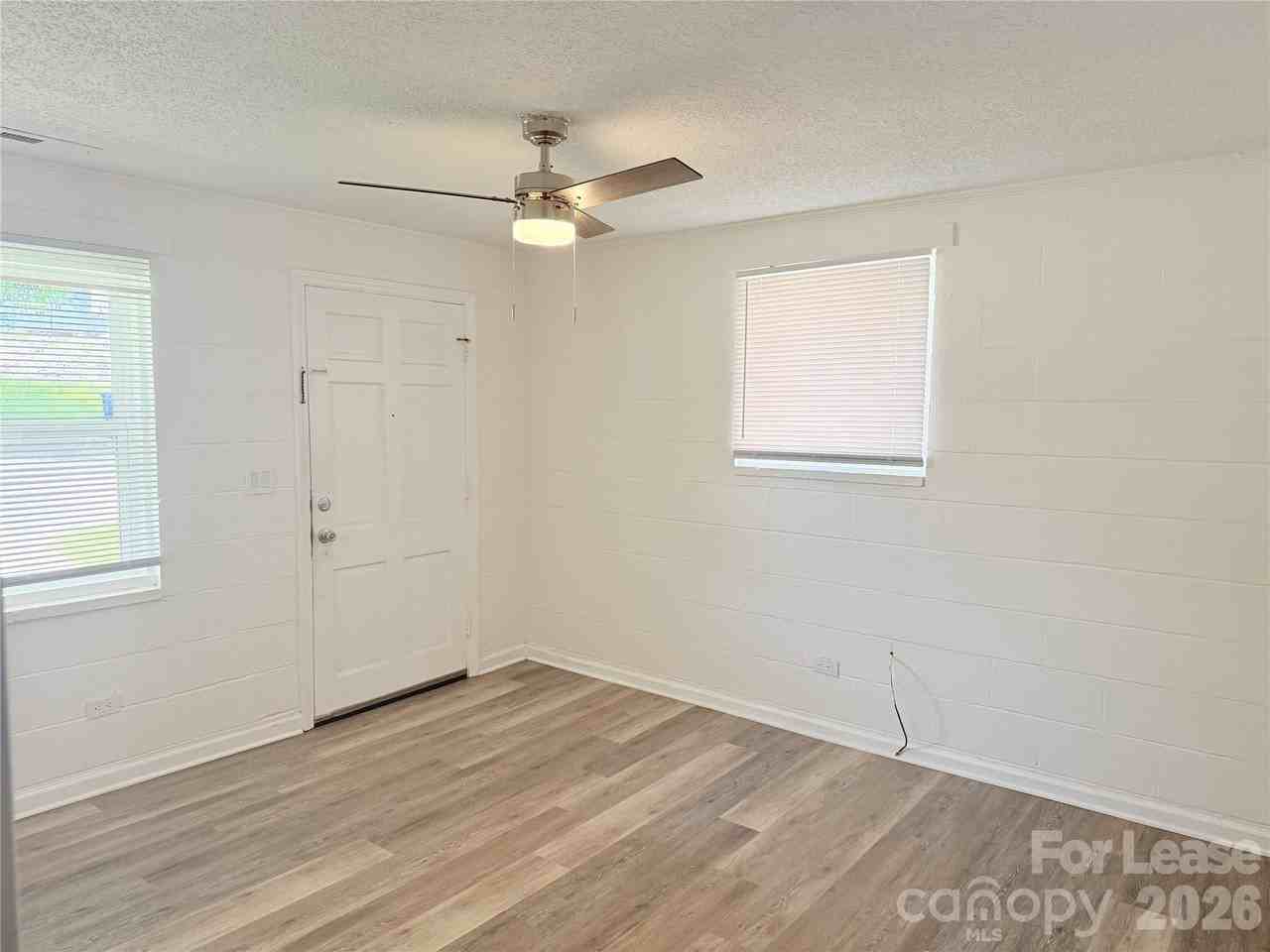 110 N Peterson St - Photo 4 of 14