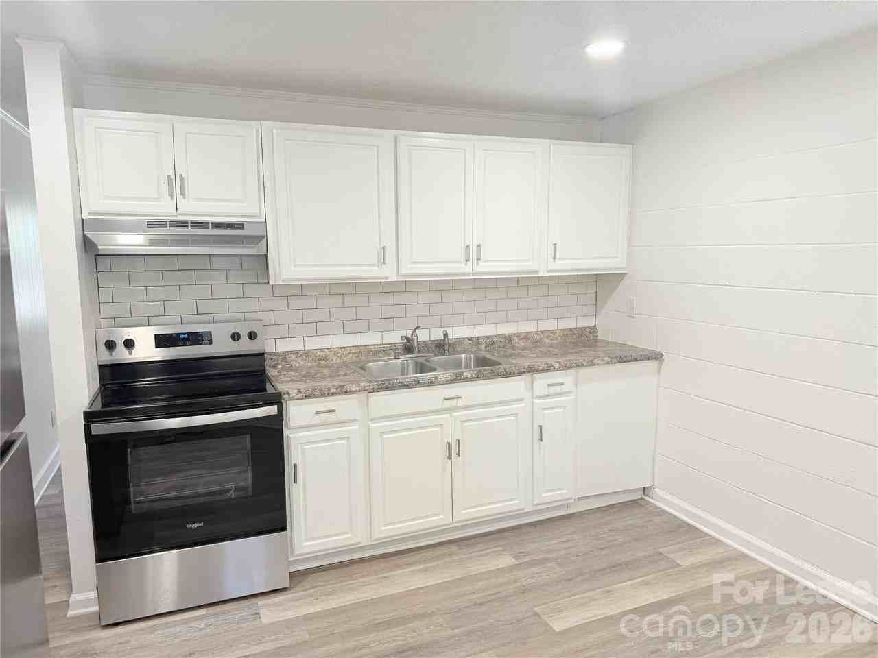 110 N Peterson St - Photo 5 of 14