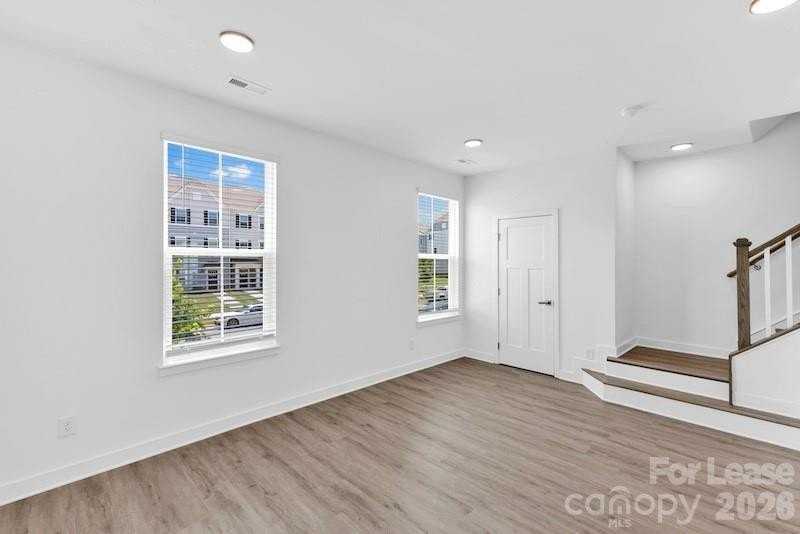1713 Aspire St - Photo 4 of 25