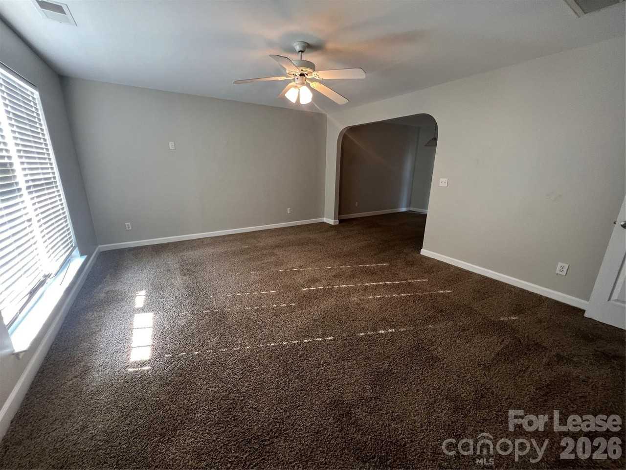 909 Rucker Cliff Dr - Photo 2 of 17