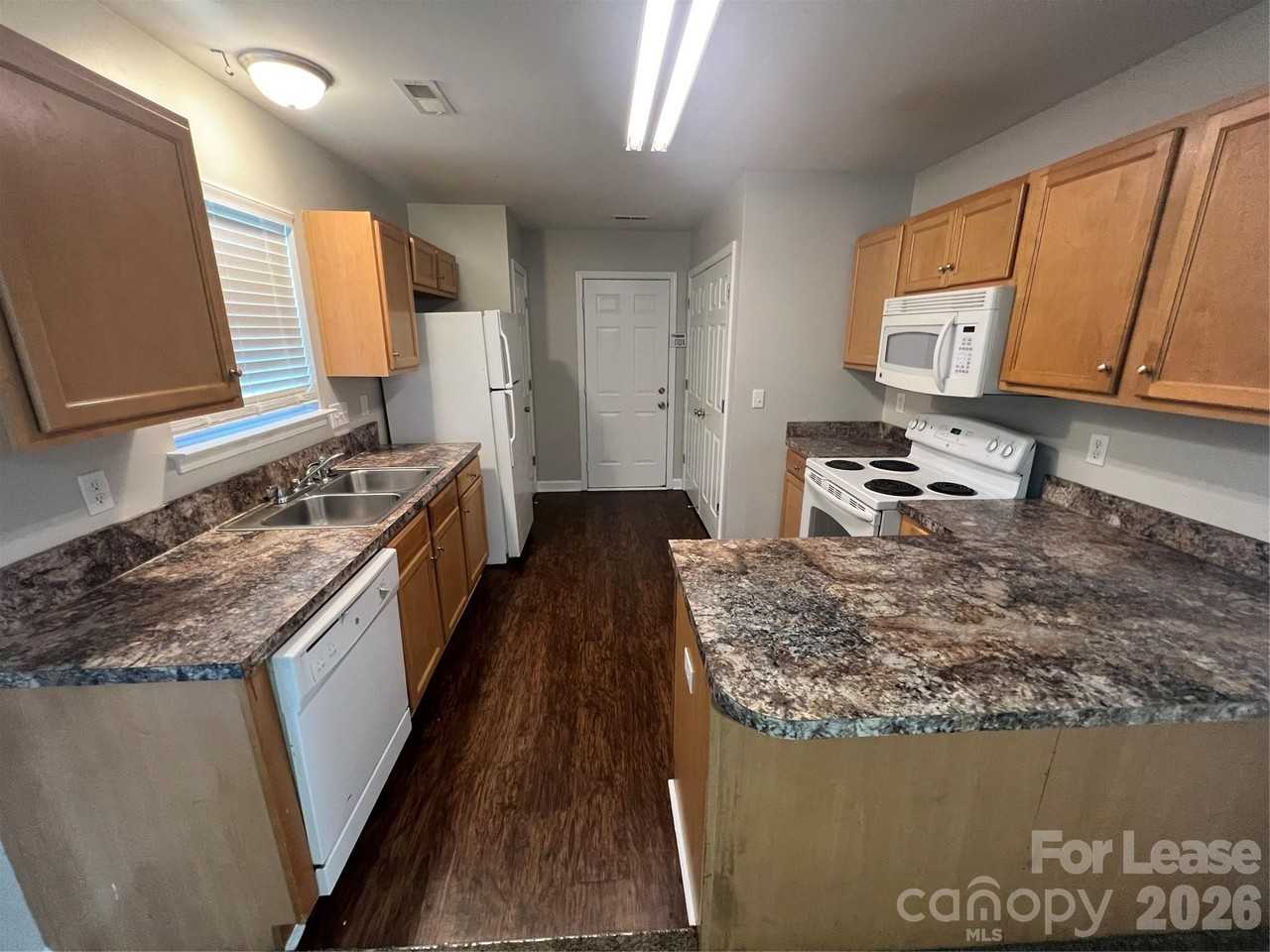 909 Rucker Cliff Dr - Photo 4 of 17