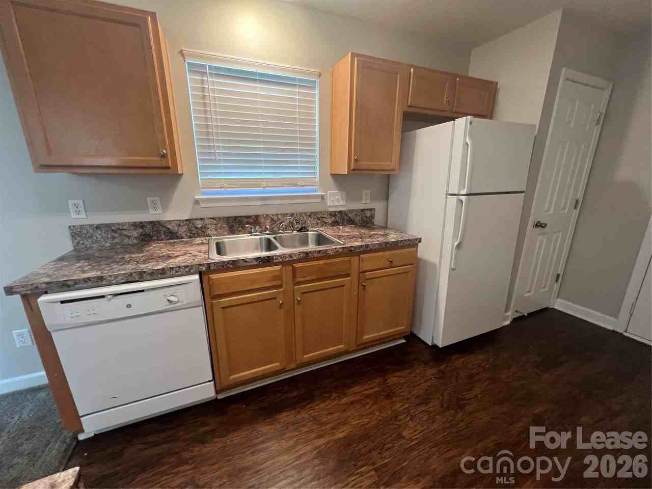 909 Rucker Cliff Dr - Photo 5 of 17