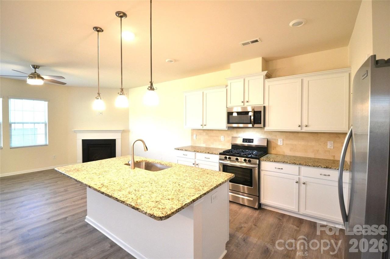 12854 Robert Walker Dr - Photo 5 of 31