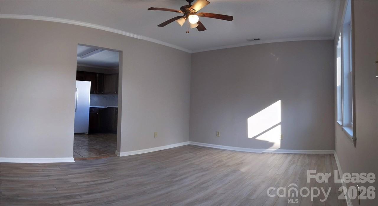 107 Hilltop Ln - Photo 2 of 11