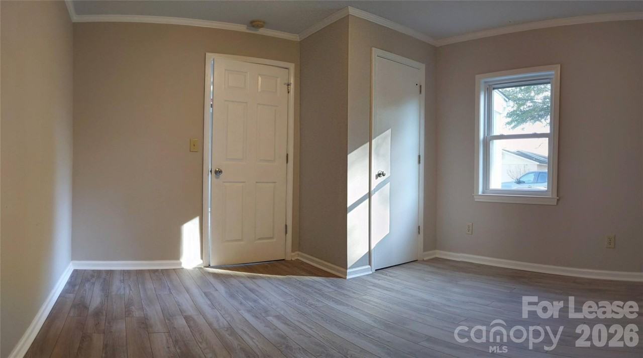107 Hilltop Ln - Photo 3 of 11