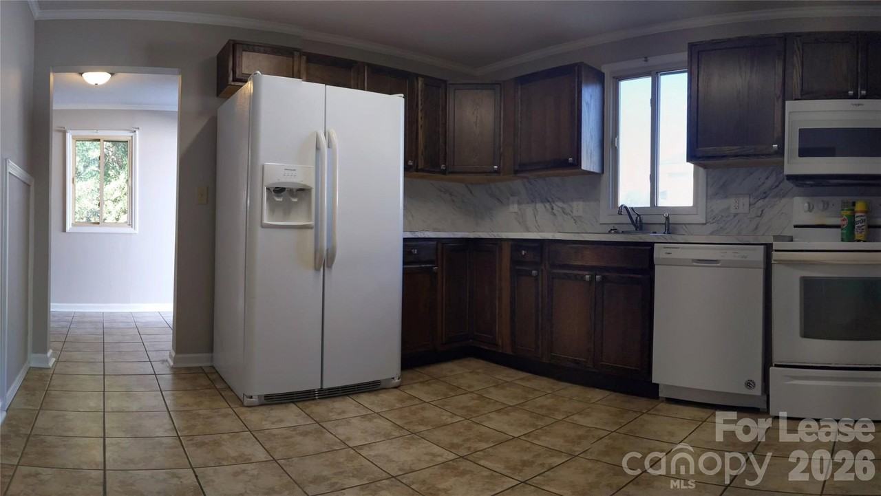 107 Hilltop Ln - Photo 5 of 11