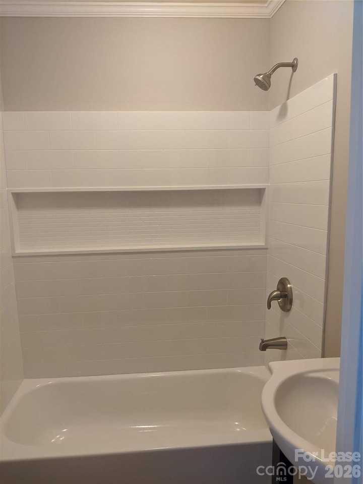 107 Hilltop Ln - Photo 7 of 11