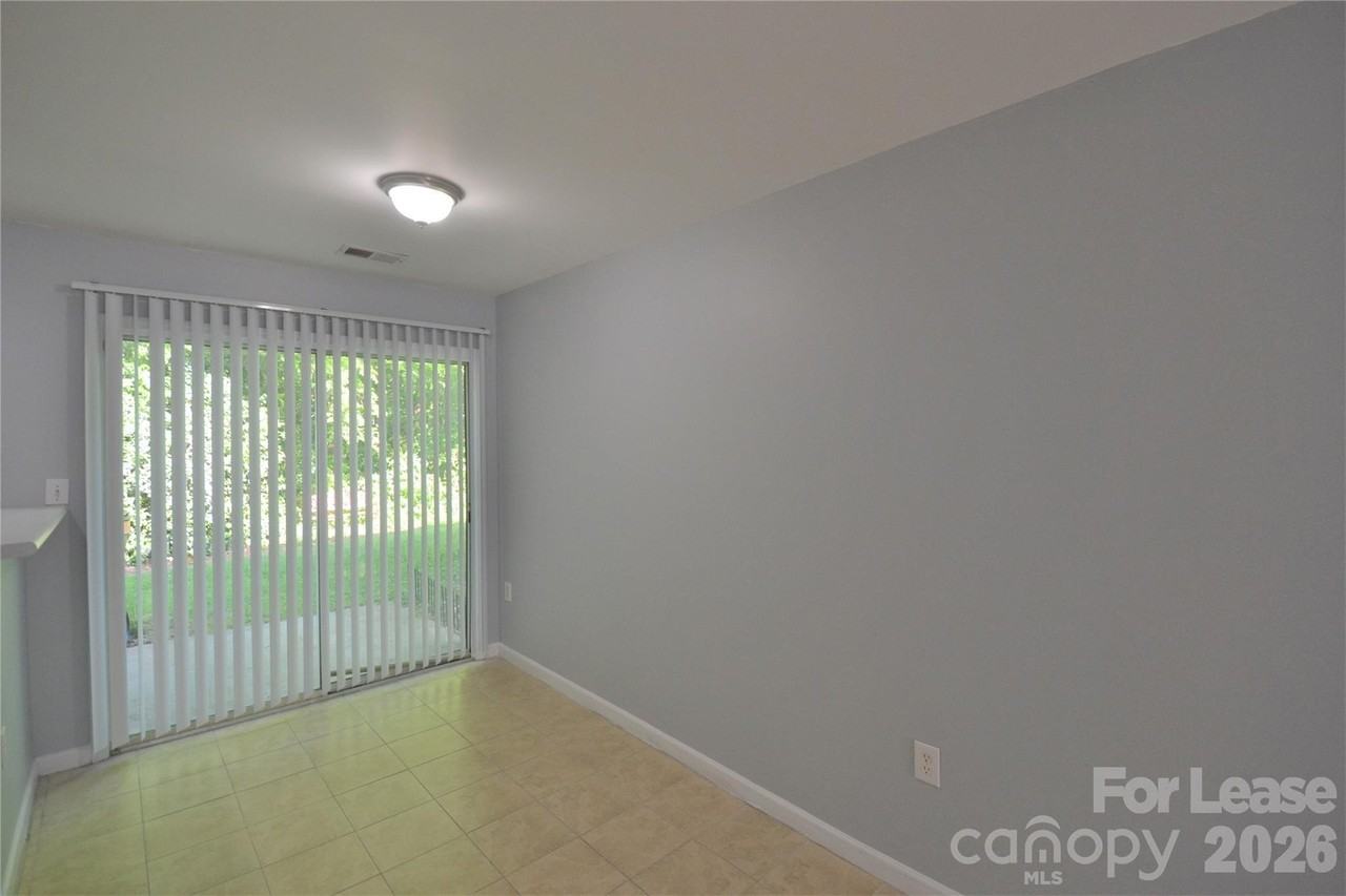 7539 Petrea Ln - Photo 6 of 23