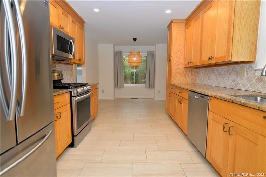 35 Homestead Rd - Photo 4 of 16