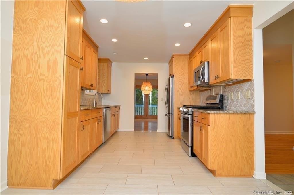 35 Homestead Rd - Photo 6 of 16
