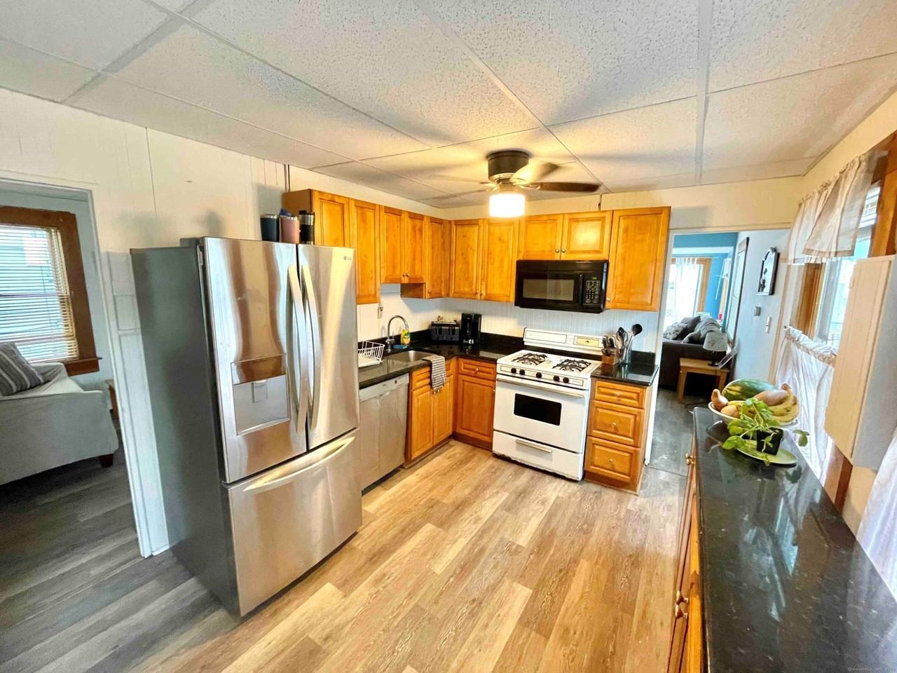 795 E Broadway - Photo 3 of 16