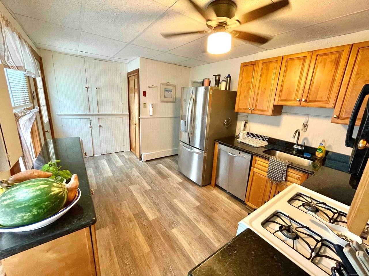 795 E Broadway - Photo 4 of 16