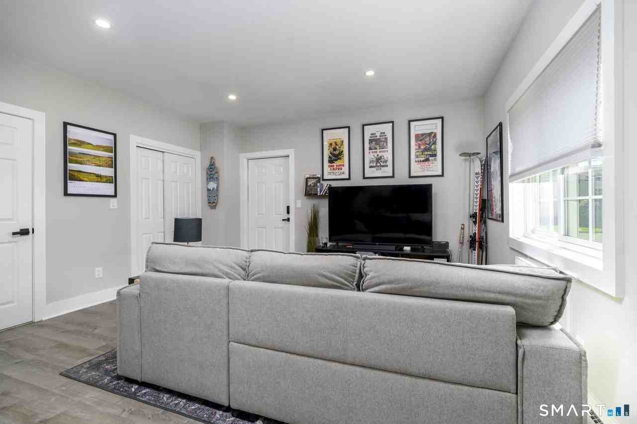 750 Cove Rd #5 - Photo 6 of 15