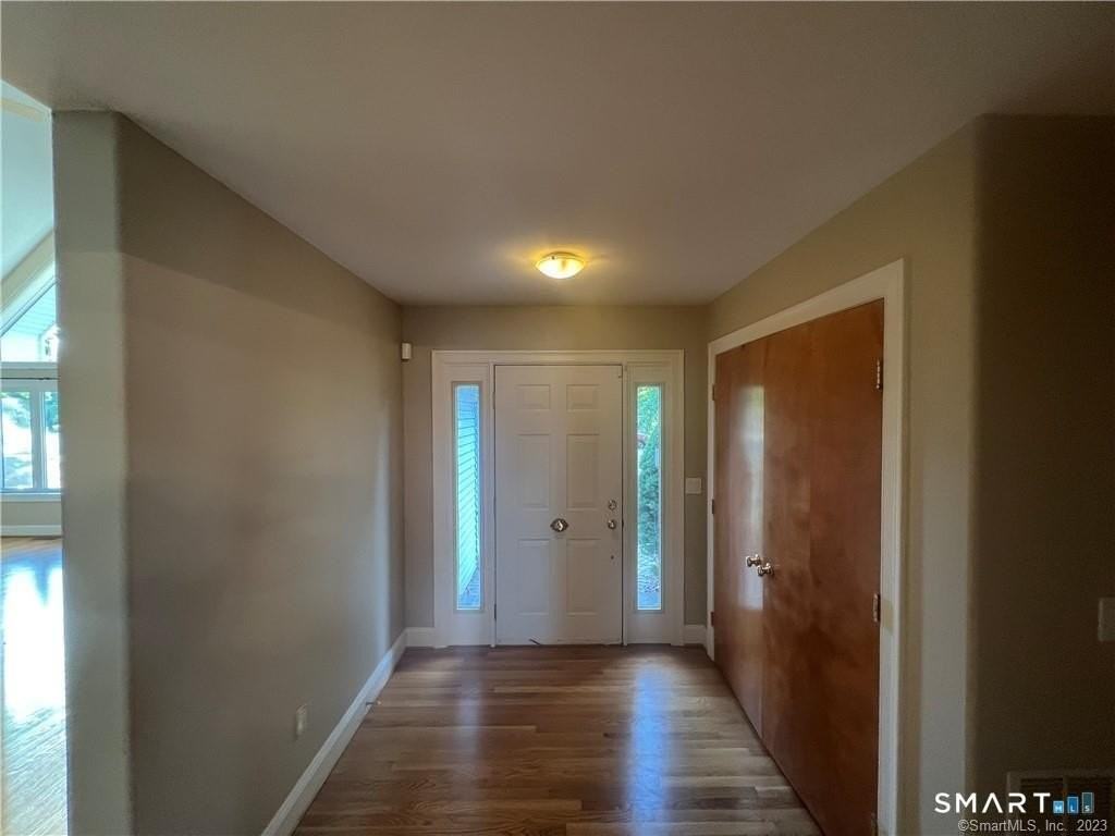 6 Kingsley Dr - Photo 2 of 24