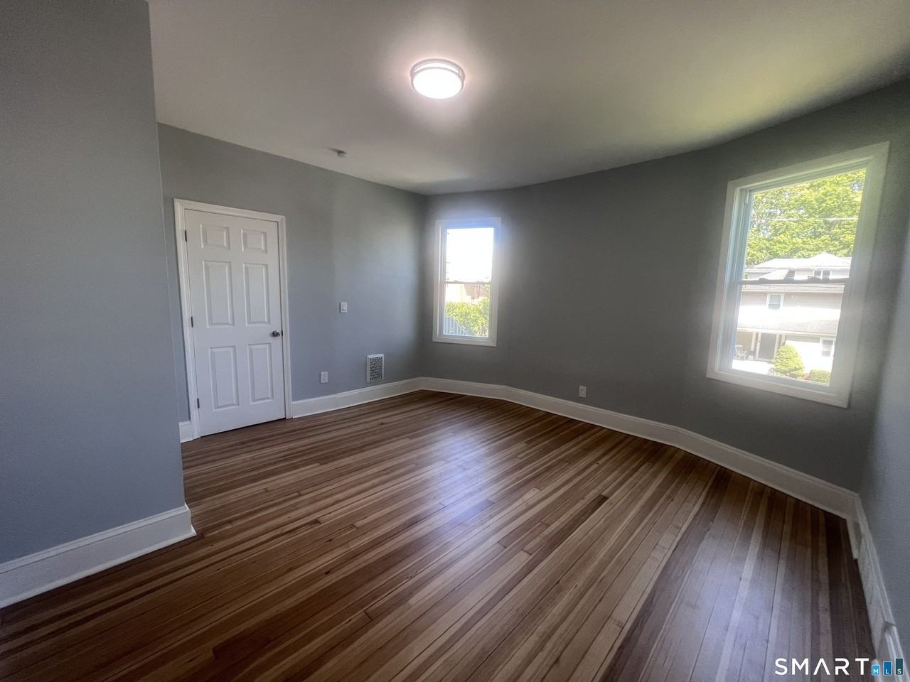 333 Ridgefield Ave - Photo 6 of 17