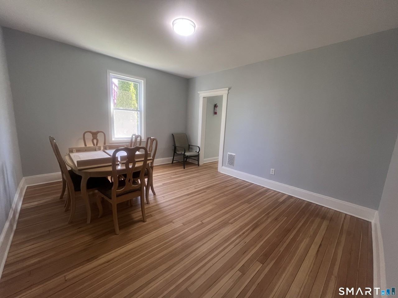 333 Ridgefield Ave - Photo 7 of 17