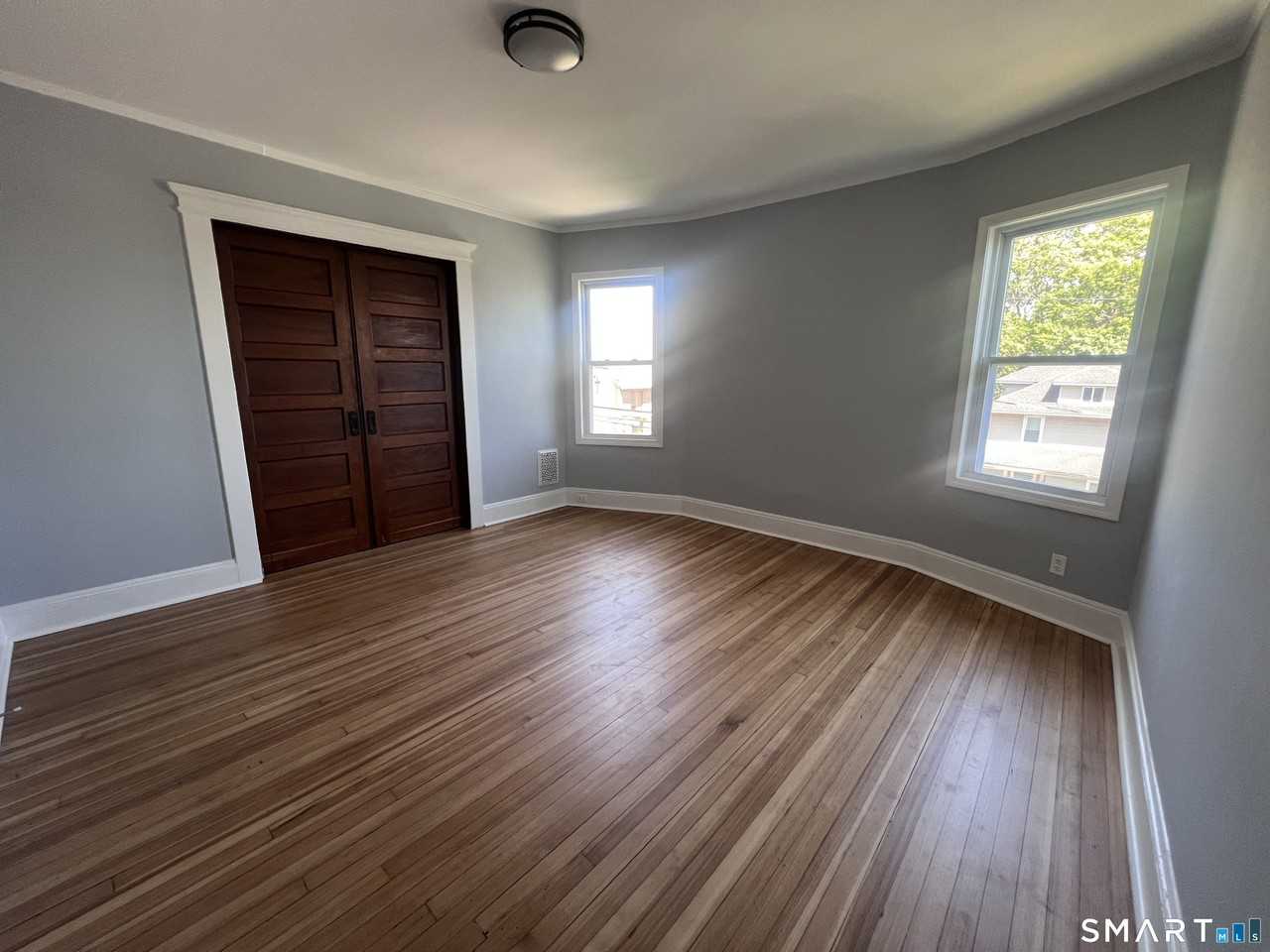 335 Ridgefield Ave - Photo 5 of 22