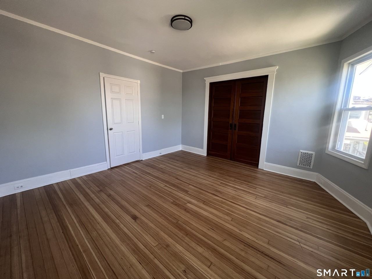 335 Ridgefield Ave - Photo 6 of 22