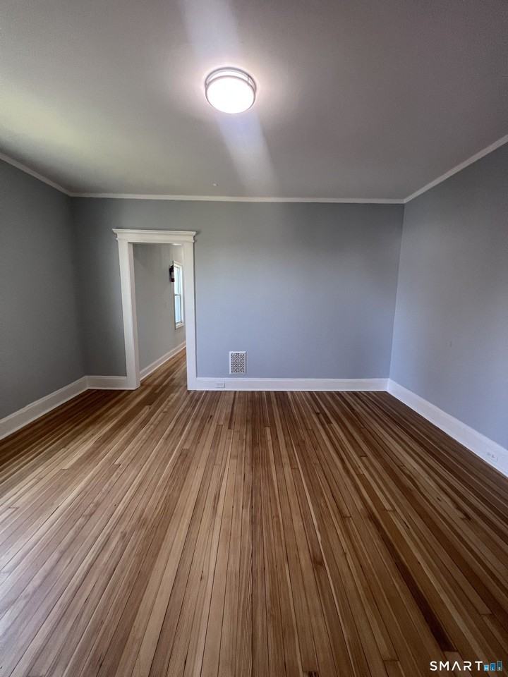 335 Ridgefield Ave - Photo 7 of 22