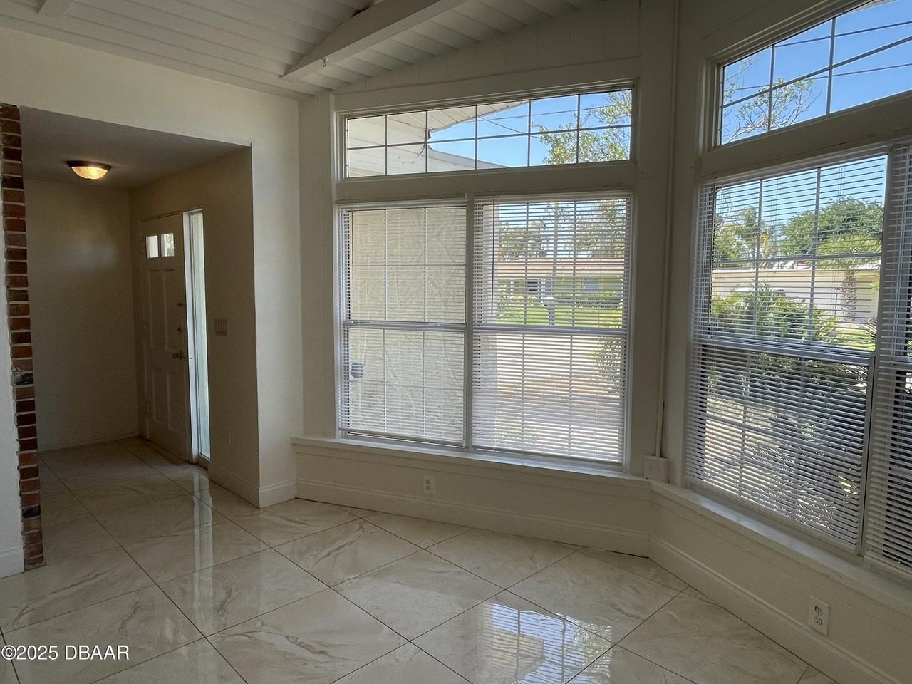 135 Nautical Dr - Photo 5 of 27
