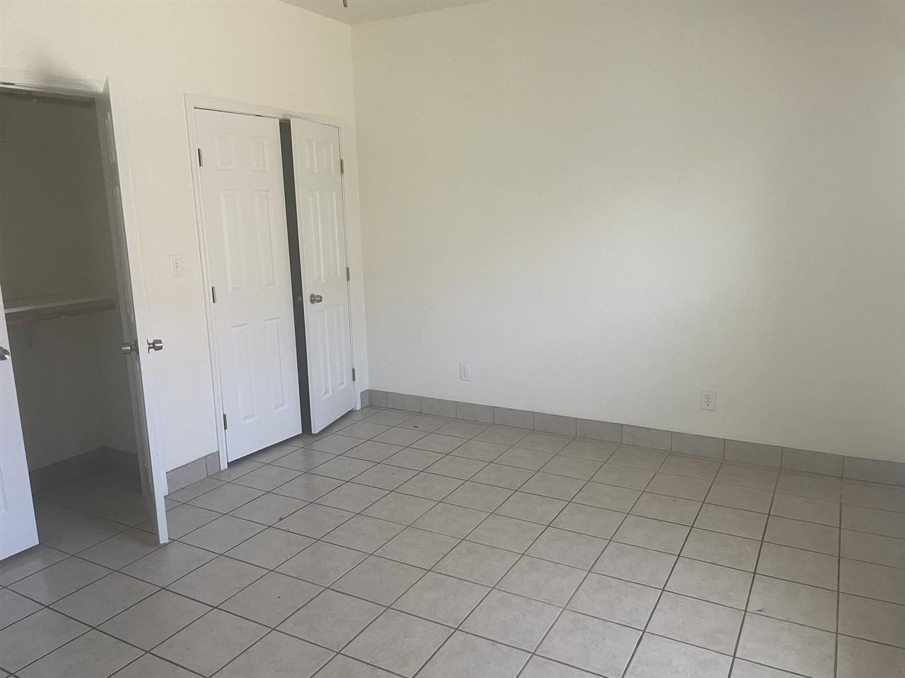 317 Rosalinda Dr - Photo 4 of 7