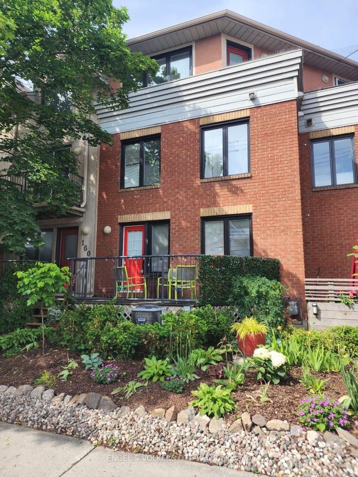 158 Rochester St - Photo 2 of 30