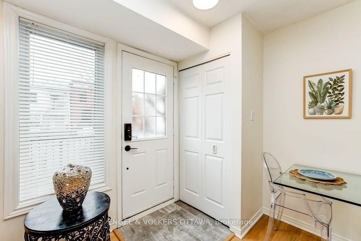 158 Rochester St - Photo 5 of 30