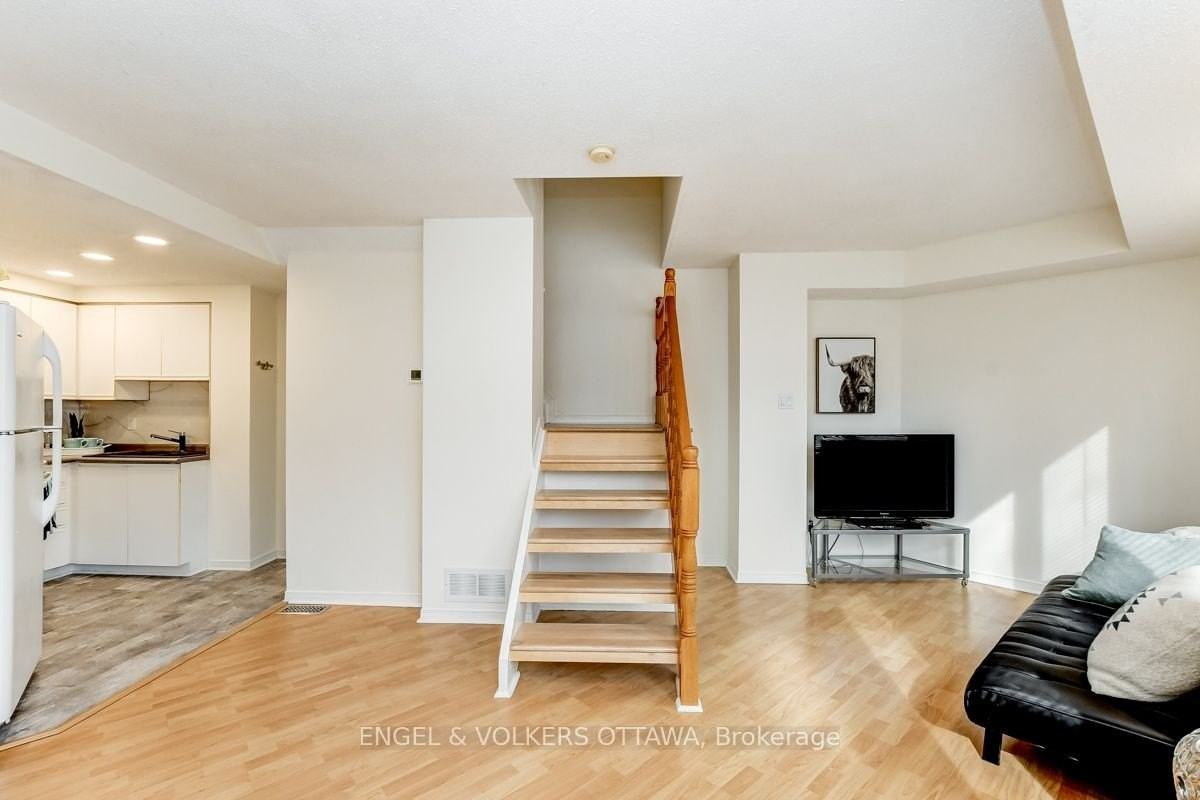 158 Rochester St - Photo 6 of 30
