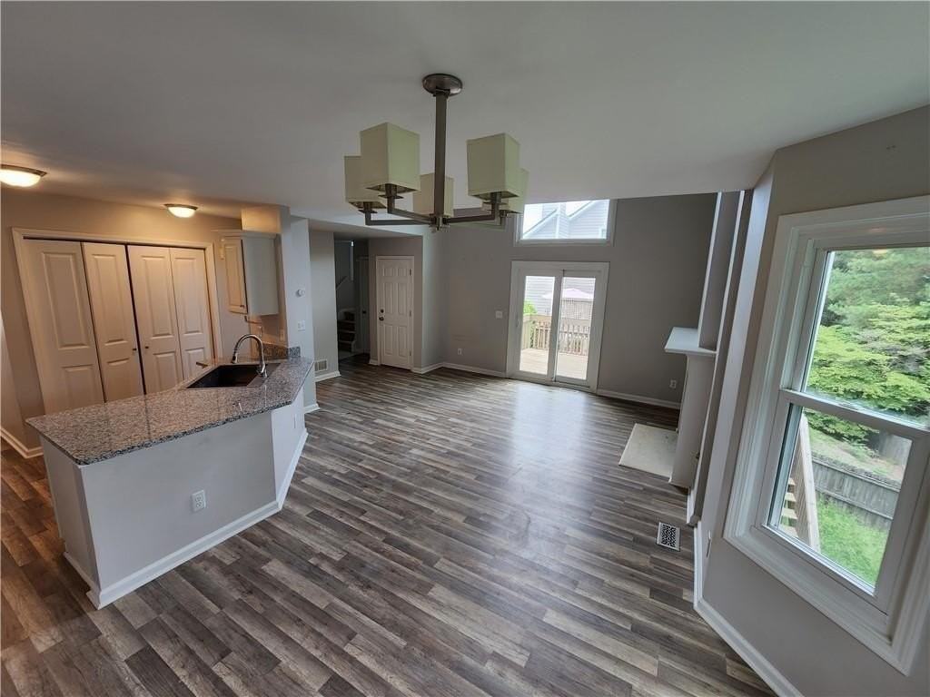 156 Stoneforest Dr - Photo 4 of 19