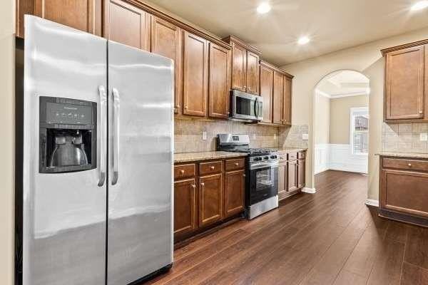 3920 Lake Manor Way - Photo 4 of 29