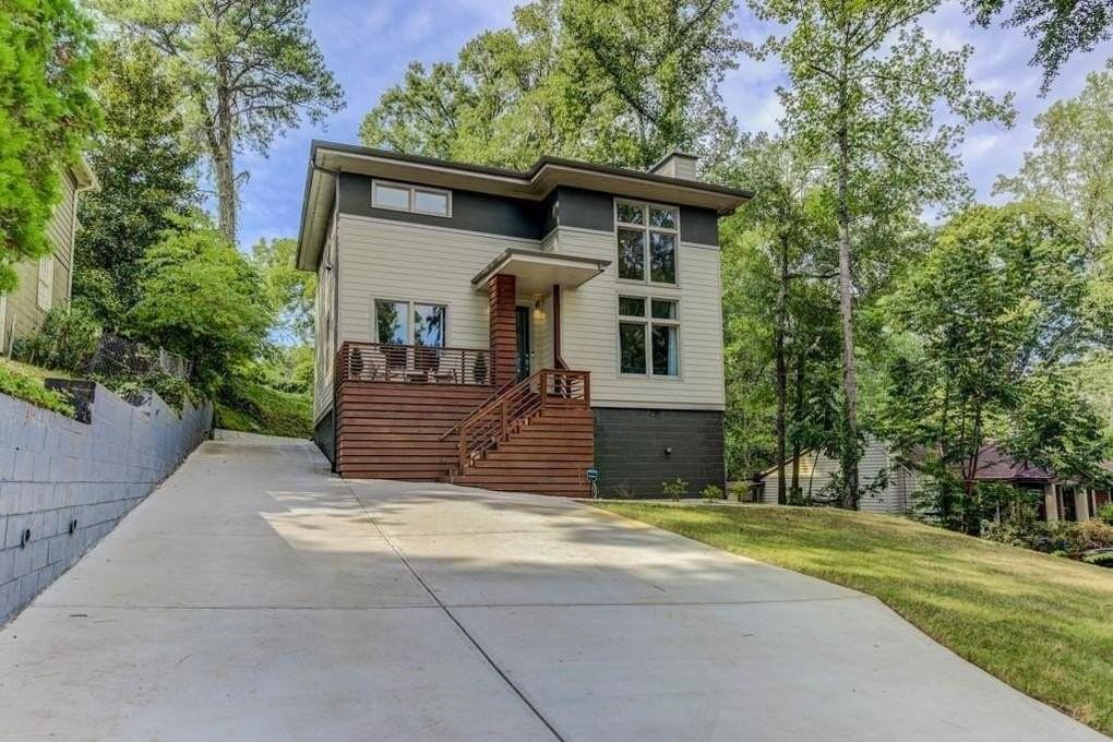 1758 Beacon Hill Blvd Ne - Photo 2 of 23