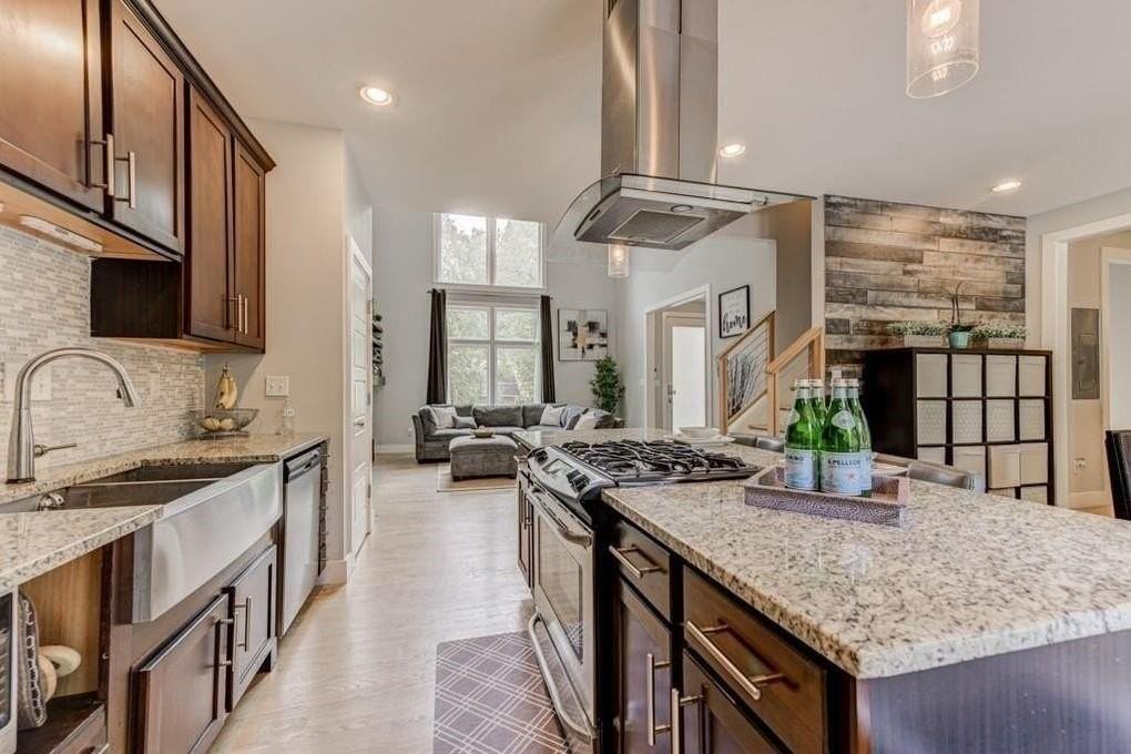 1758 Beacon Hill Blvd Ne - Photo 3 of 23