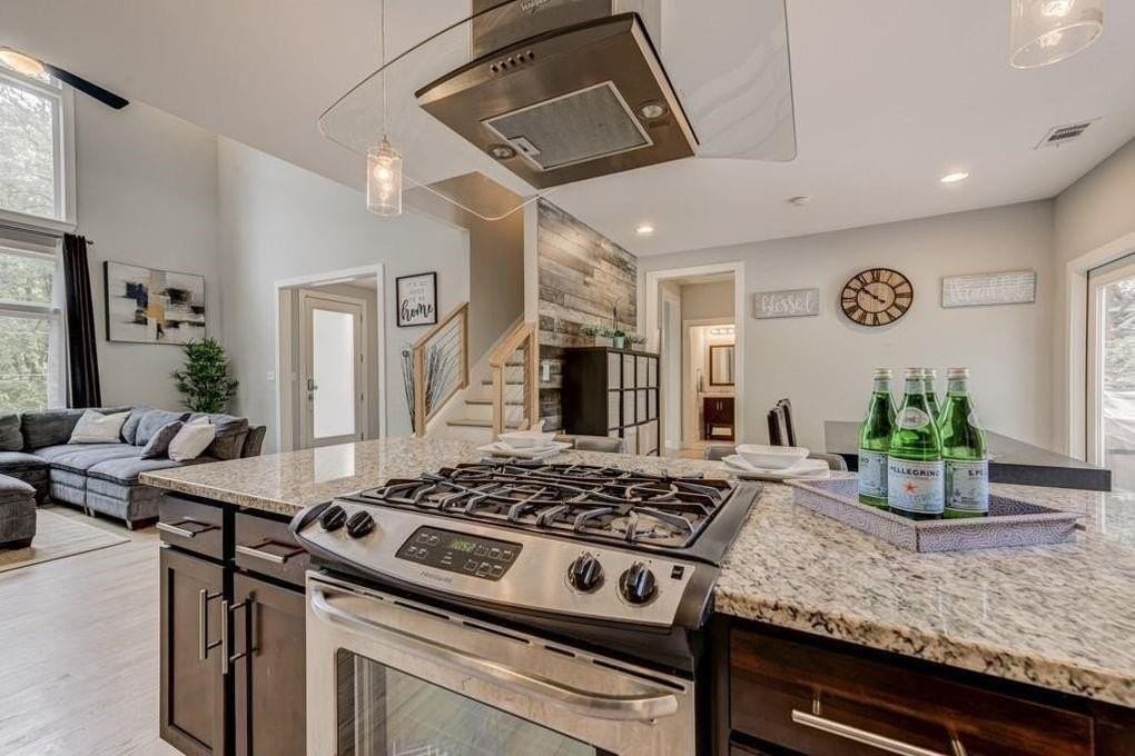 1758 Beacon Hill Blvd Ne - Photo 4 of 23
