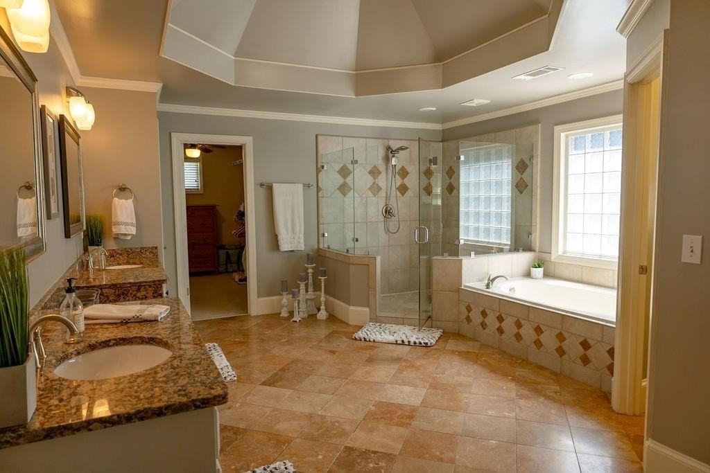 1405 Edenham Ln - Photo 7 of 50