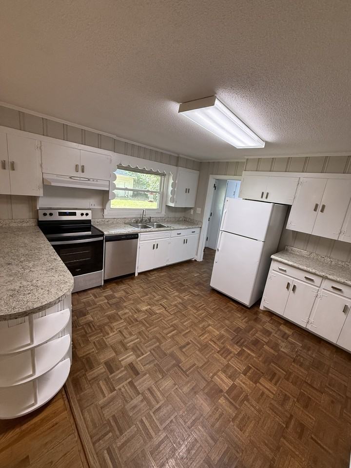 88 Hartwell Circle - Photo 3 of 9
