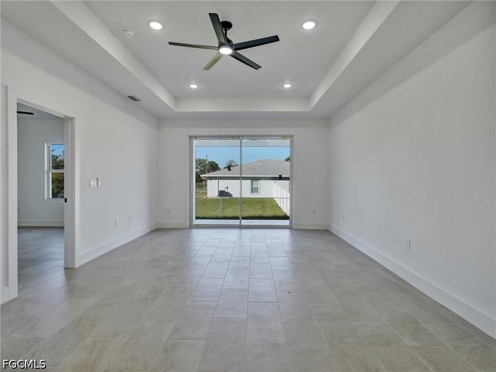 918 Eisenhower Blvd - Photo 4 of 13