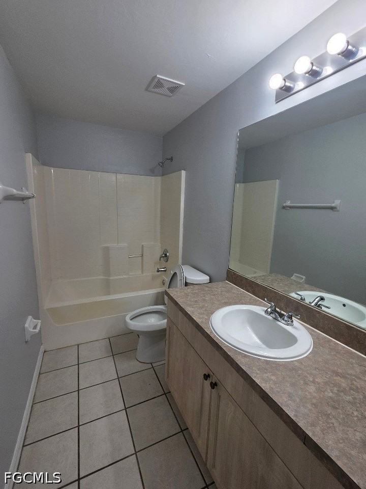 2408 Joe Ave S - Photo 5 of 19