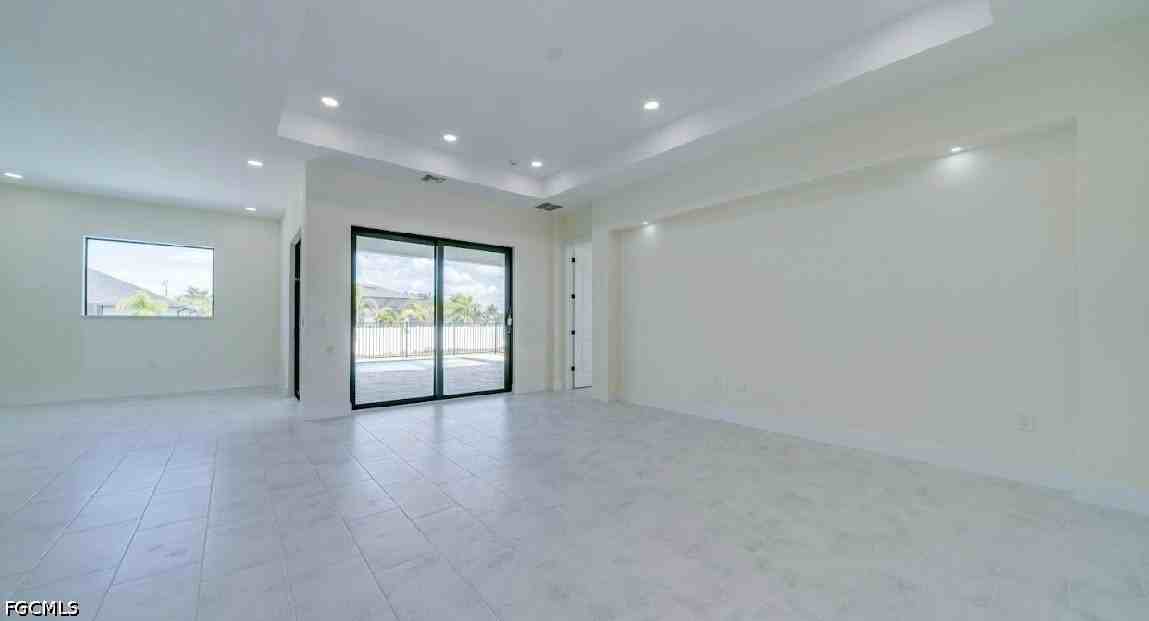 141 SW 37 Place - Photo 5 of 24