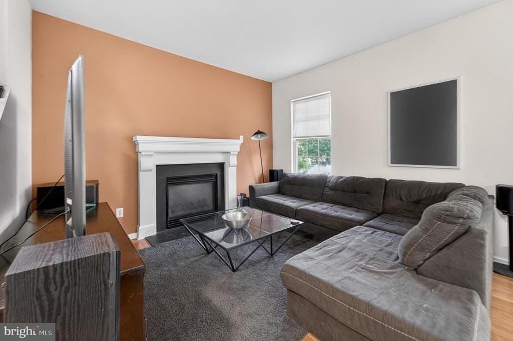 33 Lindley Dr - Photo 5 of 25