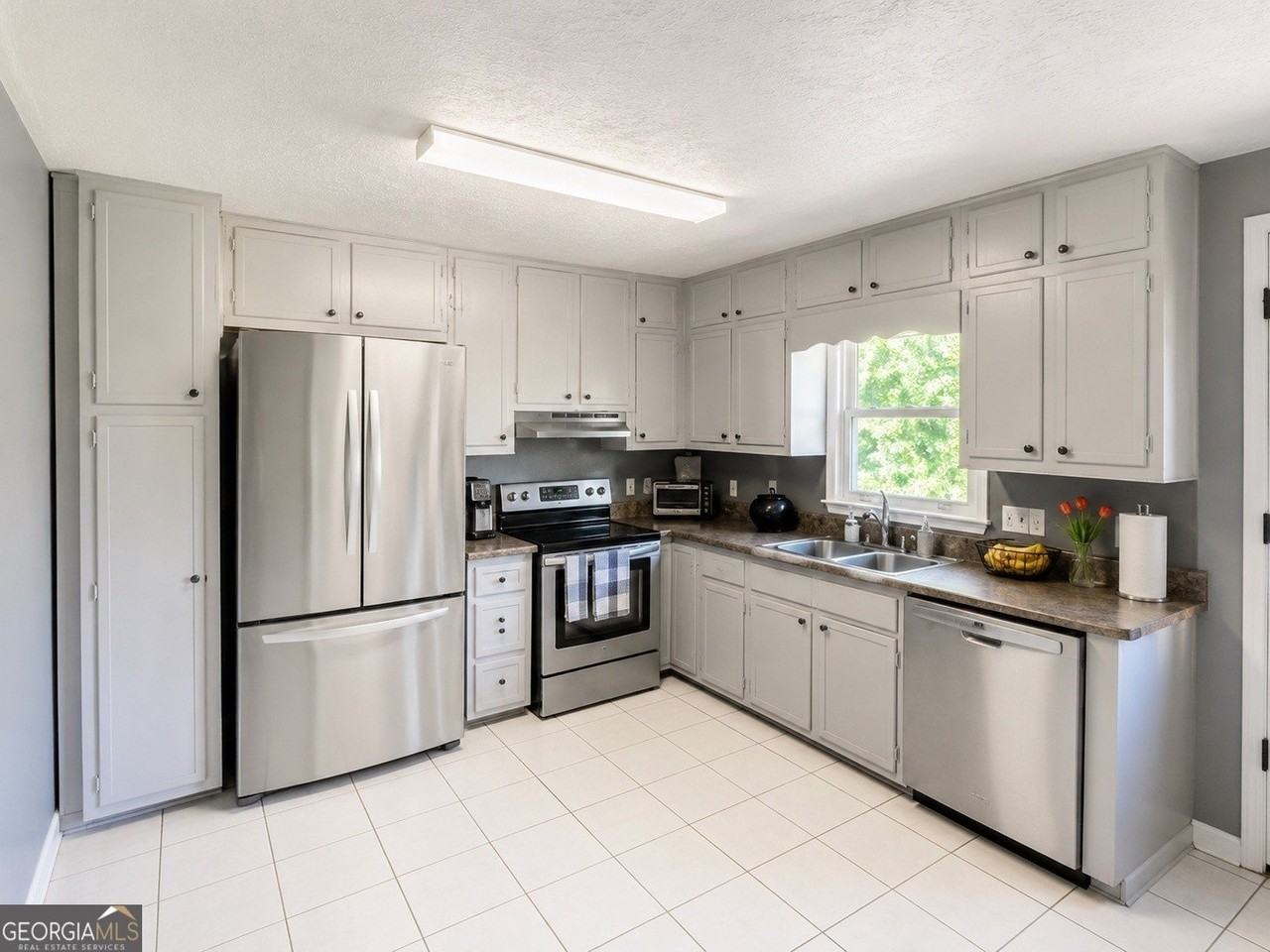 339 Desiree Dr - Photo 3 of 10