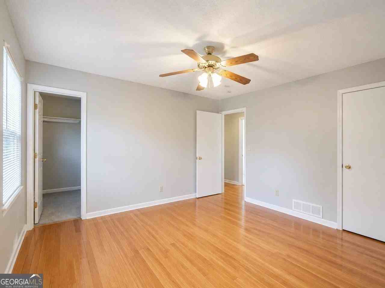 339 Desiree Dr - Photo 4 of 10