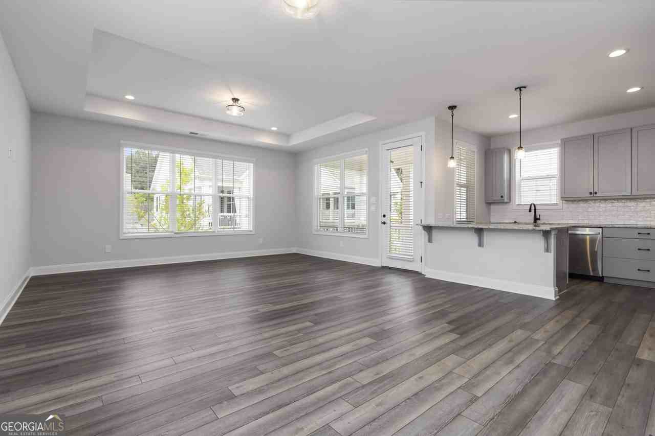 2000 Harvest Pond Cir - Photo 5 of 45