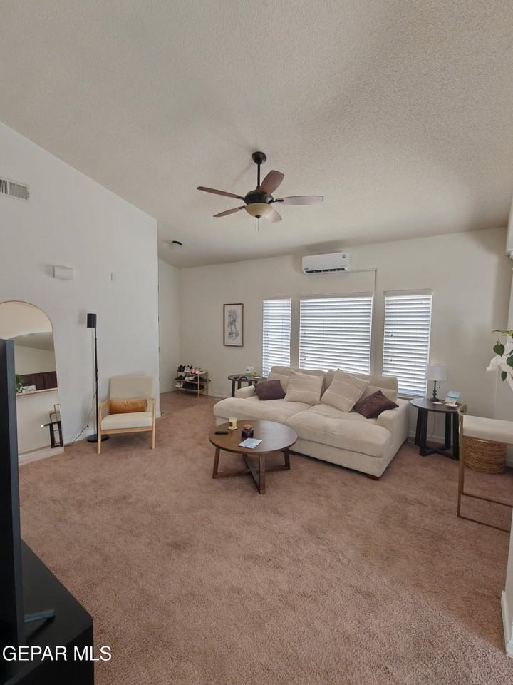 2232 Honour Point Pl - Photo 3 of 11