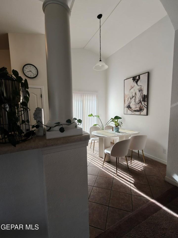 2232 Honour Point Pl - Photo 4 of 11