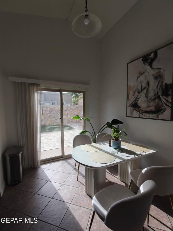 2232 Honour Point Pl - Photo 5 of 11