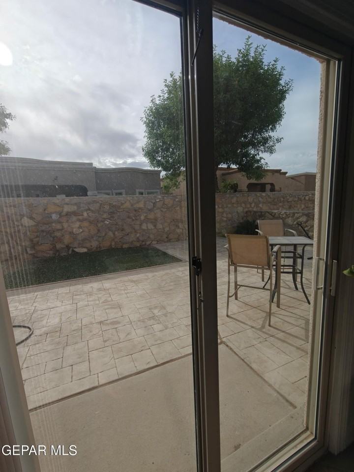 2232 Honour Point Pl - Photo 6 of 11