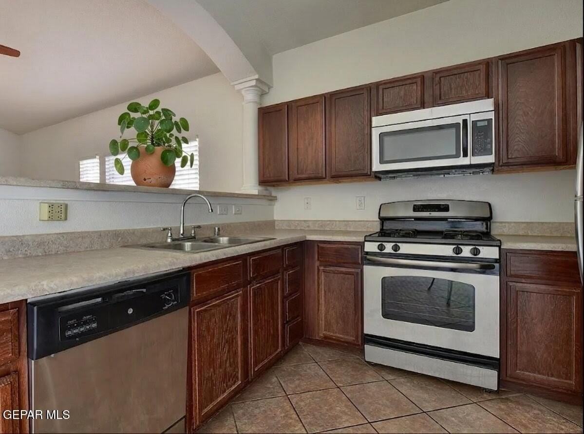 2232 Honour Point Pl - Photo 7 of 11